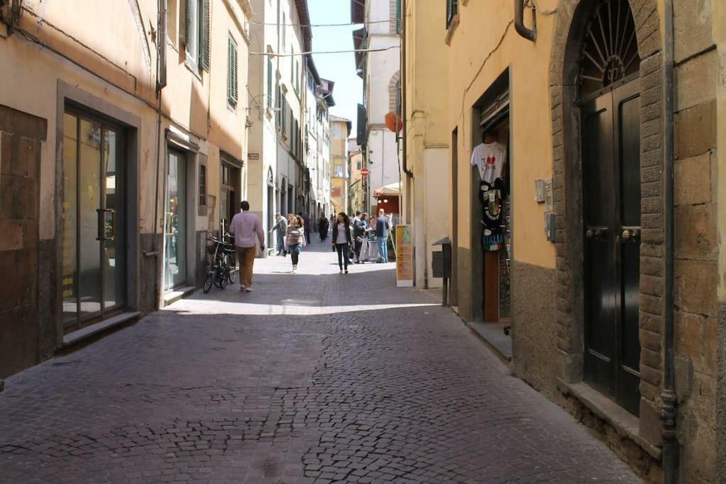 Appartamento Moderno In Centro Storico لوكا المظهر الخارجي الصورة