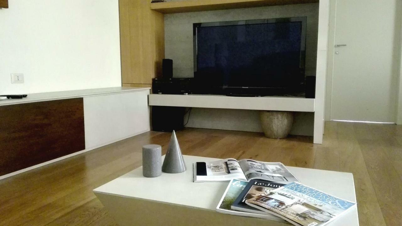 Appartamento Moderno In Centro Storico لوكا المظهر الخارجي الصورة